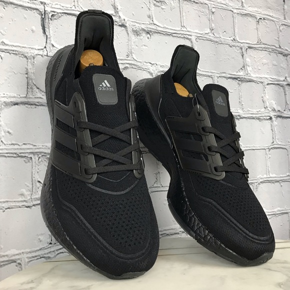 Adidas Ultraboost 21 Men’s Triple Black Active Running Shoes Size 8.5 - Picture 1 of 12